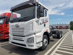 Camión Tractor FAW 6x4 Usado/Nuevo de Servicio Pesado, 10 Ruedas, 400HP/540HP/610HP, Volante a la Izquierda/Derecha, Automático, con Bolsa de Aire, en Stock - Product Image 1