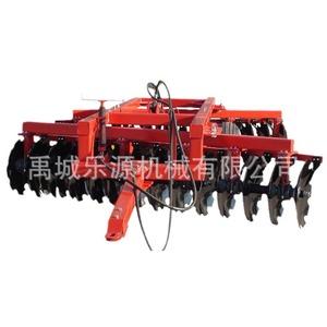 Herse à disques agricole robuste à déport, remorquable, rouge, haute productivité, équipement agricole - Product Image 4