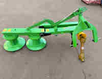 Nouvelle tondeuse à double disque verte professionnelle montée sur tracteur agricole, entraînée par prise de force arrière, avec boîte de vitesses pour broyage d'herbe haute performance