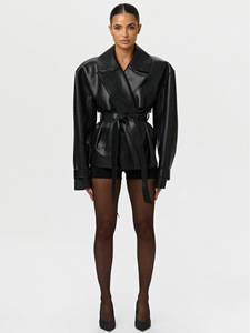 Manteau court en <span class=keywords><strong>cuir</strong></span> PU haut de gamme pour <span class=keywords><strong>femme</strong></span>, à taille ajustable, avec grand col à revers, design élégant et ceinture intégrée, idéal pour le printemps - Product Image 4