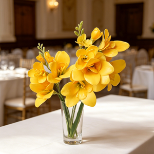 Bouquet d'ornements floraux artificiels de freesias à toucher doux et hydratant pour la maison, le salon, les mariages, les jardins extérieurs et les fêtes - Product Image 2