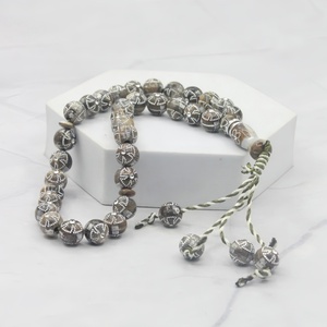 Tasbih islámico de resina de 12 mm, duradero y resistente a los arañazos, marca YASEEN, con 33 cuentas de flor de ciruelo con pedrería brillante. - Product Image 1