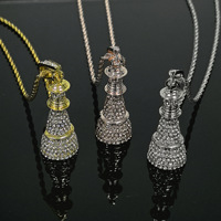 Pendentif Qizi Hip-Hop en forme de pièce d'échecs 3D entièrement sertie de diamants, chaîne tressée, accessoires tendance pour hommes, personnalité à la mode