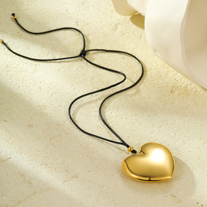 Bijoux de fête ajustables pour femmes et filles Collier en acier inoxydable tendance avec pendentif cœur plaqué or et chaîne en corde - Product Image 3
