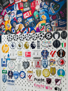 Maßgeschneidertes Herren Retro-Stil Fußball-Trikot-Set Locker Sitzende Vintage-Shirts 100% Polyester Atmungsaktiv Anti-UV für Fußballbekleidung - Product Image 2
