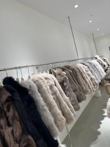 Manteau de fourrure à la mode pour femmes à bas prix en gros, style mi-long intégré en fourrure