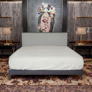 เตียงควีนไซส์ VIVERE Denise ดีไซน์หรูหรา หุ้มกำมะหยี่ โครงไม้มะฮอกกานี ดีไซน์ทันสมัย แข็งแรง ทนทาน นุ่มสบาย เหมาะสำหรับห้องนอน - Product Image 1