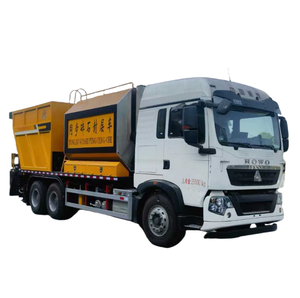 Camion synchrone de joint de <span class=keywords><strong>gravier</strong></span> HOWO 10 roues asphalte bitume synchrone puce scellant épandeur camion à vendre - Product Image 1
