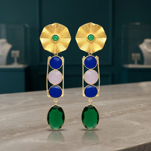 Nouvelles boucles d'oreilles pendantes en or plaqué avec saphirs, émeraudes et pierres précieuses hydro-rosées pour fiançailles, mariage et soirées - Product Image 2