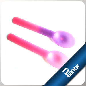 Cucharas de cambio de color de agua fría con logotipo personalizado cuchara plastico Plastik cuchara de plástico que cambia de color - Product Image 4