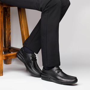 Chaussures de marche pour hommes en cuir véritable à bout rond, à lacets, respirantes, avec semelle extérieure en caoutchouc, couleur unie, style décontracté - Product Image 3