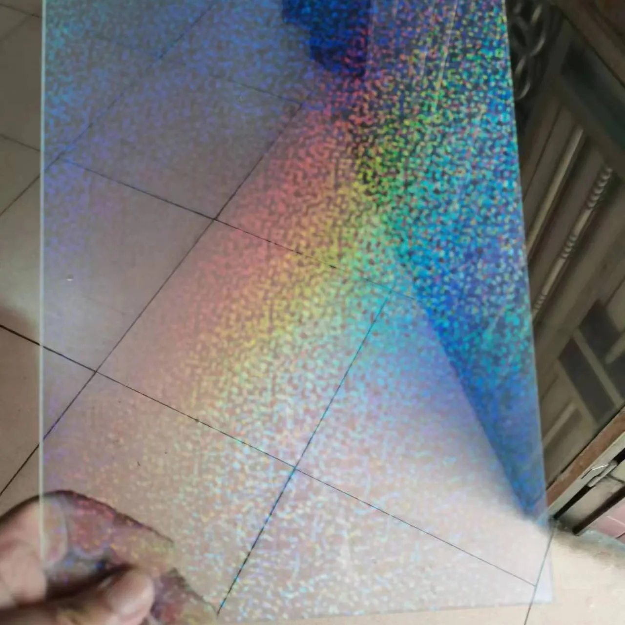 Hoja de acrílico degradado dicroico Perspex Vidrio Texturizado Iridiscente Hoja de plástico iridiscente Holograma Arco Iris teñido