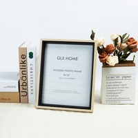 Cadre photo en bois fait main 8x10 avec passe-partout, impression UV, options multicolores, pour décoration intérieure et présentation créative sur table