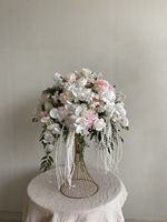 Boule de fleurs artificielles décoratives de haute qualité 2026, toucher réel, rose clair, centre de table pour événements de mariage.