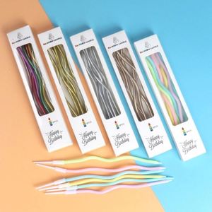 Bellissima Candela Decorativa per Torta di Compleanno a Spirale Colorata Arcobaleno, Candela Curva Placcata Oro - Product Image 6