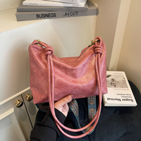 Sac fourre-tout compact en PU souple pour femme avec fermeture éclair, à porter en bandoulière ou sous le bras, doublure en polyester et décoration de fils de couture, idéal pour le quotidien