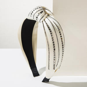 ที่คาด<span class=keywords><strong>ผม</strong></span>ผ้าซาตินประดับเพชร<span class=keywords><strong>ทรง</strong></span>บาร็อค ขอบกว้าง ประดับคริสตัลหรูหรา สไตล์เรโทร สำหรับงานปาร์ตี้ งานแต่งงาน และเต้นรำ - Product Image 4