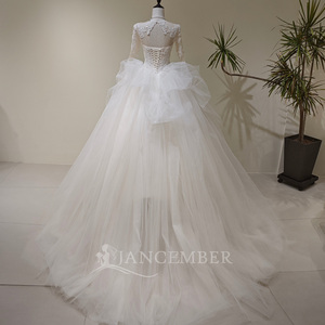 Robes de mariée bouffantes LY145 Princess à manches longues avec broderie en dentelle - Product Image 2