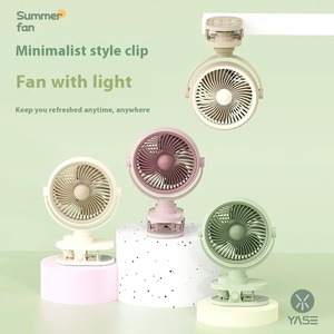 พัดลมตั้งโต๊ะแบบหนีบพร้อมรูปลักษณ์สีสันสดใส พลังลม 5 ระดับ ความจุขนาดใหญ่ อายุการใช้งานแบตเตอรี่ยาวนาน และการหมุนได้หลายมุม - Product Image 5