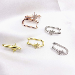 Pendientes Huggie con Incrustaciones de Circonio, Joyería para Uso Diario, Estilos en Oro, Plata y Oro Rosa - Product Image 1