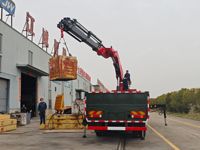 Grue de camion à bras articulé hydraulique multi-sections pour levage en espace restreint Jiangwei SQ680ZB8+1