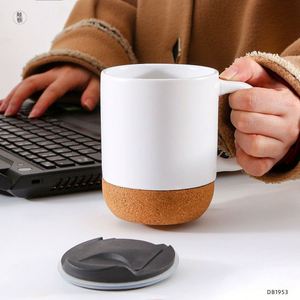 Taza de Cerámica Minimalista con Base de Corcho y Logotipo Personalizado Serigrafiado, Posavasos de Madera, Resistente a Altas Temperaturas, Acabado Mate, Tapa Simple - Product Image 3
