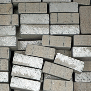 Cina fornitore all'ingrosso OEM dimensioni Arix segmenti di diamante uso per granito marmo arenaria cemento taglio lama saldatura - Product Image 2