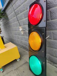 Road Construction Solar Wireless Portable Mobile Traffic Signal Light 200mm RYG Countdown Timer Light - Product Image 5