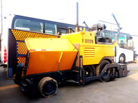 Machine à finir les routes RP453L facile à utiliser avec trémie de 12 tonnes pour les projets de petite taille continus