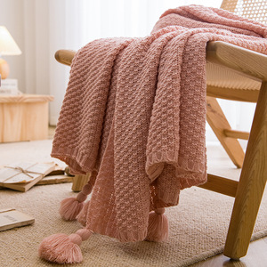 Couverture en tricot texturé en coton, chaude, douce, unie, avec pompons, couverture en tricot douce et confortable pour l'hiver - Product Image 6