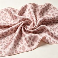 Fournisseur direct d'usine, logo personnalisé OEM imprimé, tissu satiné 100% polyester, toucher soyeux pour vêtements