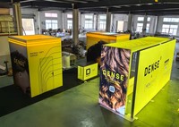 Stand d'exposition en grande arche pour salons professionnels de 20x20 et 20x30 pieds, affichage SEG rétroéclairé personnalisé avec cadre en aluminium