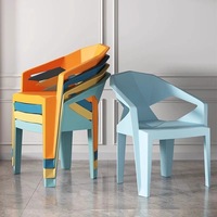 Chaises de salle à manger empilables en plastique modernes et écologiques pour hôtels, extérieur, plage, piscine, événements – Fabrication chinoise