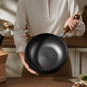 Wok Tradicional Forjado de Hierro Fundido sin Recubrimiento, de Boca Ancha, Fondo de Una Sola Capa, para Cocinar sin Usar Recubrimientos - Product Image 1