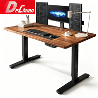 Grand bureau électrique ergonomique en bois pour le télétravail, compatible avec trois moniteurs et doté de tiroirs de rangement