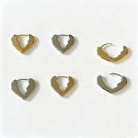 Fermoirs d'oreille Huggie en laiton en forme de cœur craquelé, apprêts pour boucles d'oreilles polies plaqués or/rhodium pour la fabrication de bijoux
