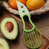 Duurzaam ergonomisch ontworpen keukenhulpje, makkelijk te gebruiken avocado-schiller, 3-in-1 plastic avocado-snijder