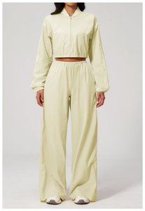 Ensemble de yoga pour femmes : Sweat-shirt ample à manches longues avec cordon de serrage à la taille et fermeture éclair intégrale, et pantalon de survêtement taille haute à jambes larges - Product Image 4