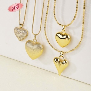 Collier en Or 18 carats Plaqué Or, Pendentif Tendance Vintage en Zircon Cubique en Forme de Cœur, Vente en Gros, Idéal Cadeau - Product Image 3