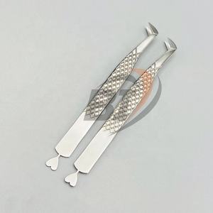 Pince à épiler d'extension de cils en acier inoxydable japonais avec volume de botte avec design en forme de cœur avec poignée en diamant cils pointus durables - Product Image 3