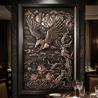 Sculpture en bronze sur mesure à thème oriental : Aigle en vol et paysage floral en relief, conception personnalisée + service de montage expert