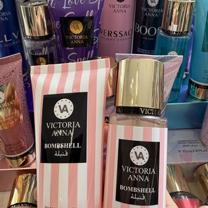 Set Regalo Senoritas 2 Pezzi: Spray Corpo 250ml e Lozione 236ml, Set Profumo e Lozione Love Spell, Confezione Regalo per Donna - Product Image 2