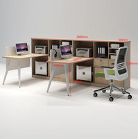 Poste de travail modulaire moderne pour 4 personnes, bureau en cubicle avec cadre en bois, rangement et cloison flexible réglable en hauteur