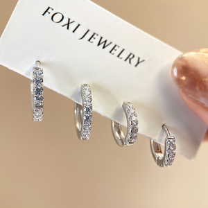 Aros de Oro de 18K Hipoalergénicos al por Mayor, Pendientes de Aro Huggie Clásicos de 15mm con Una Hilera de Zirconia para Mujer - Product Image 2