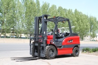 Montacargas Eléctrico Heftruck de 5 Toneladas, Elevación de 5m, Batería de Plomo-Ácido, Desplazador Lateral Hidráulico, Modelo CPD para Puerto, Certificado CE, 12 Meses de Garantía