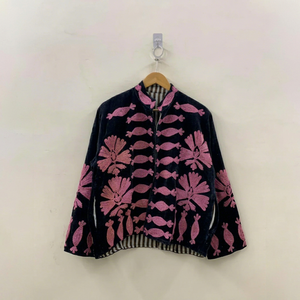 Veste courte vintage en velours noir brodée à la main pour femme, style ethnique indien Rajasthani, travail de broderie traditionnel - Product Image 1