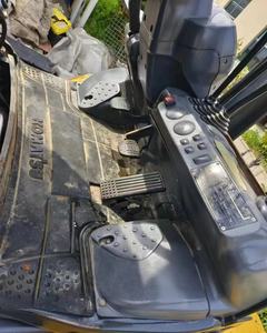 รถยกดีเซลใช้แล้ว3ตันของ Komatsu FD30T ดำเนินการด้วยตนเองสำหรับร้านค้าปลีกและร้านค้าสิ่งพิมพ์ - Product Image 5