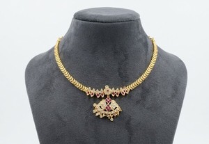 DIVYORO สร้อยคอประดับทับทิมลายเชฟรอนสุดหรูสำหรับผู้หญิง เครื่องประดับดีไซน์เนอร์ชุบทองสำหรับงานเลี้ยงฉลองสมรสและงานเฉลิมฉลอง - Product Image 2