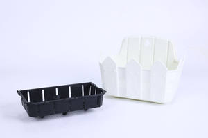 Macetas de plástico efecto piedra premium y jardineras de barandilla para balcón Amfori, modernas, altas y cónicas, conformes con el audit social. - Product Image 5