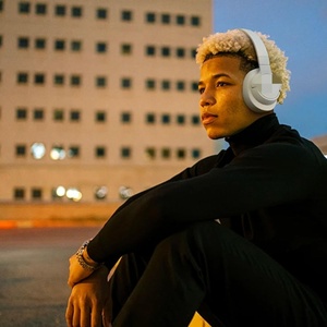 หูฟังตัดเสียงรบกวนแบบครอบหู - ไร้สาย, เล่นได้นาน 76 ชั่วโมง, ระบบสั่งงานด้วยเสียง, สายคาดศีรษะผ้าที่สวมใส่สบาย - Product Image 6